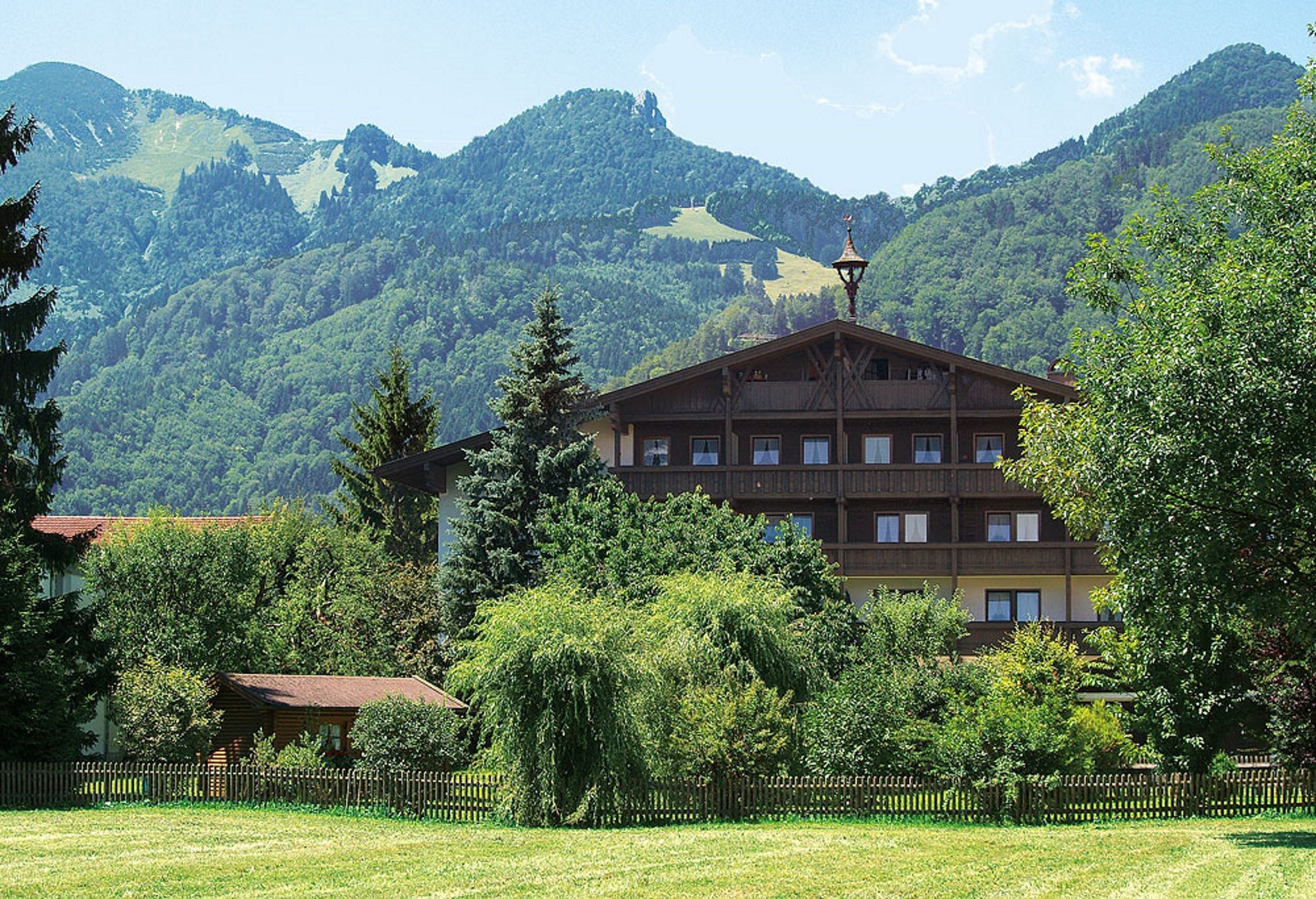 Hausansicht im Sommer