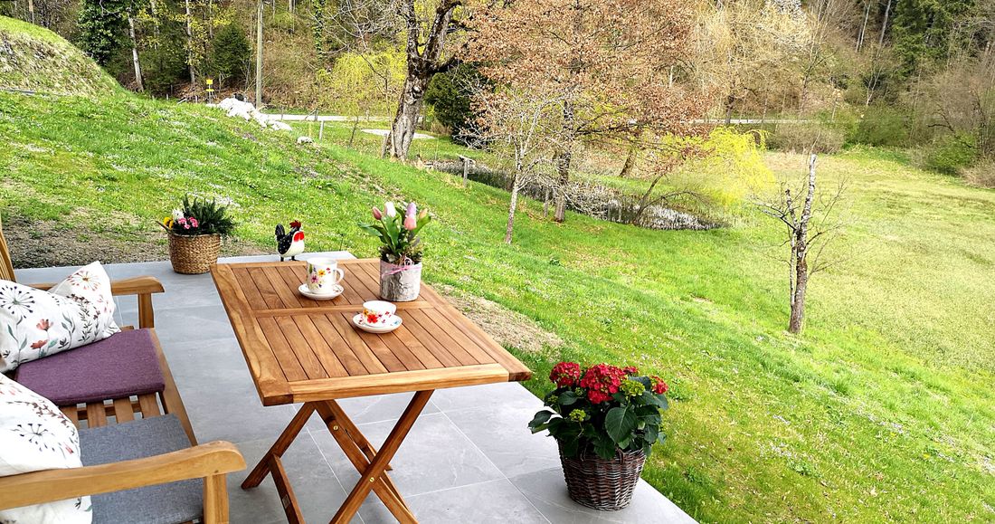 Auf der Terrasse die unberührte Natur genießen