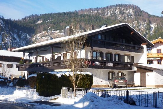 Haus im Winter.jpg