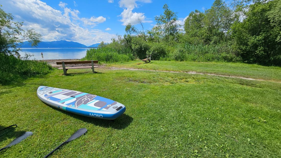 Chiemsee bathing meadow within walking distance