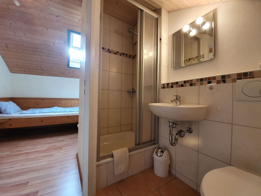 3. Schlafzimmer im Dachgeschoss mit eignen Bad