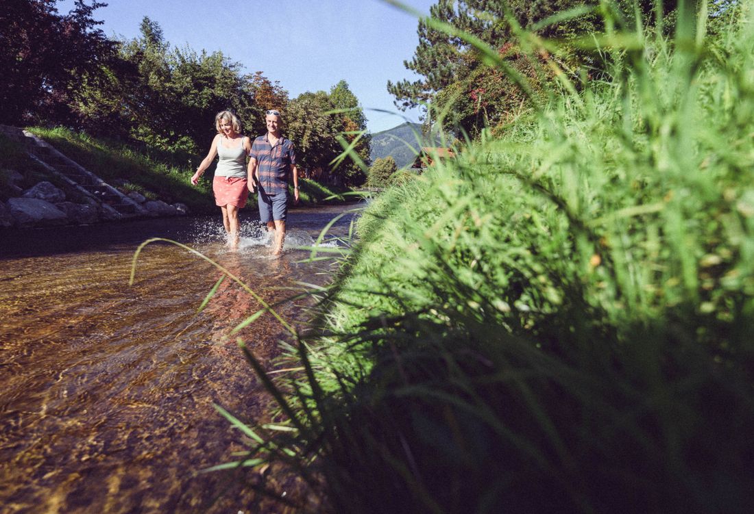 Kneippen im Wössner Bach