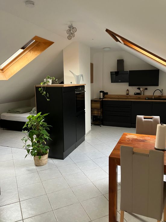 Blick auf Küchen und Schlafbereich