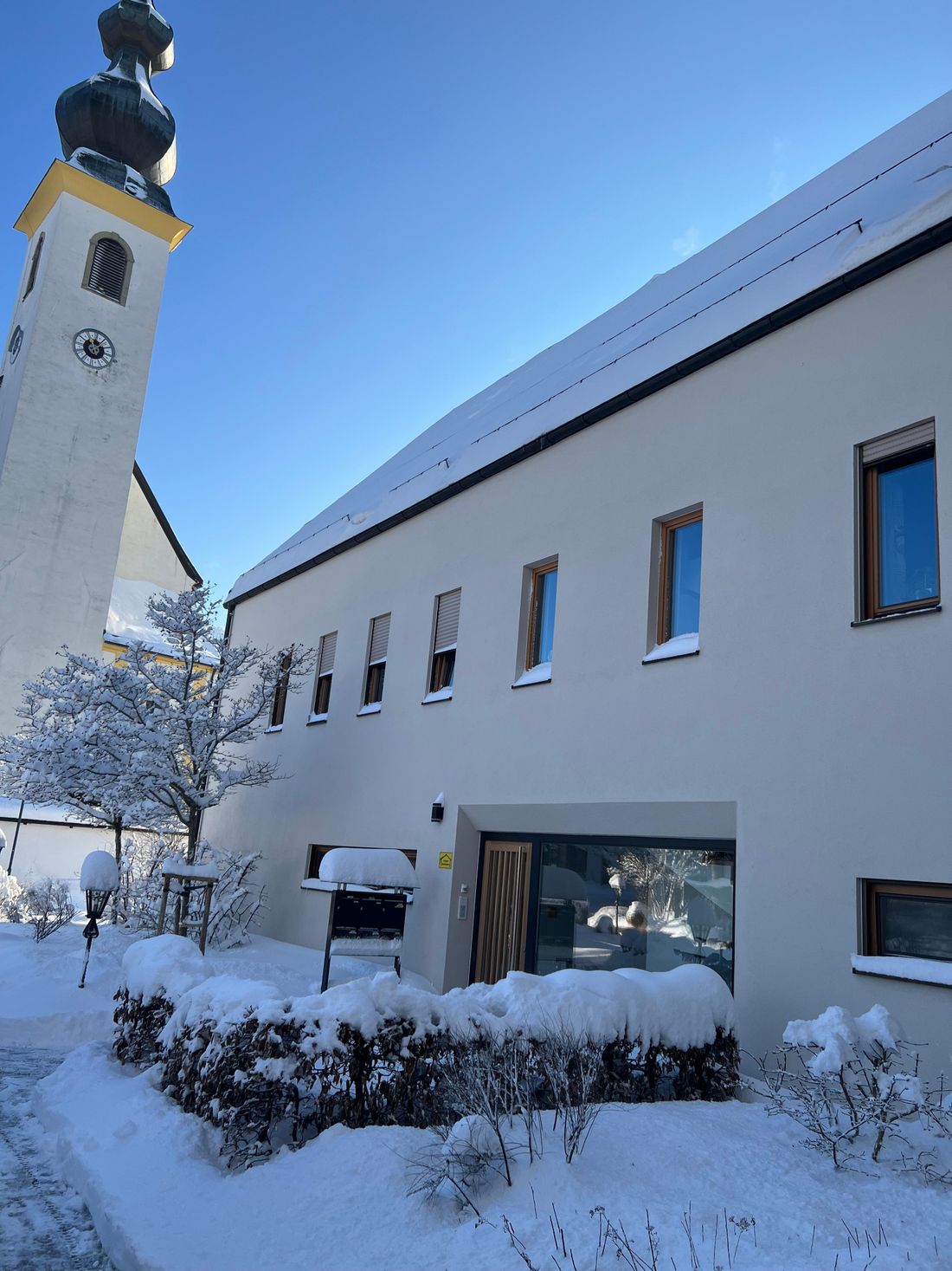 Blick auf den Eingang zum Haus