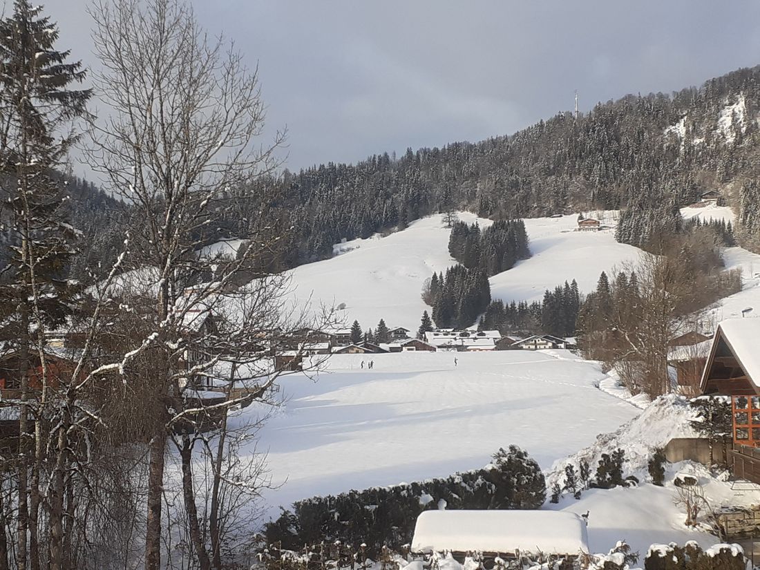 Loipe vor dem Haus