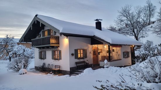 Haus Frontansicht Winter