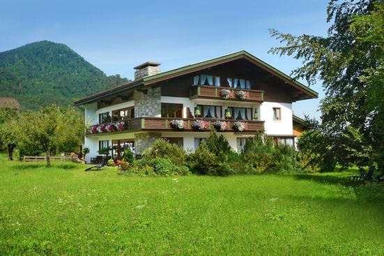 Hausansicht - gepflegtes Landhaus in zentraler Lage
