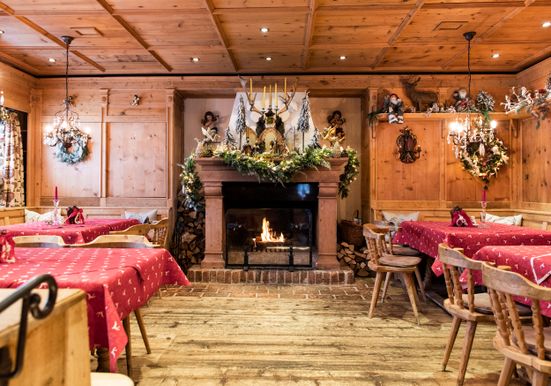 Weihnachtliche Stube in der Winklmoosalm