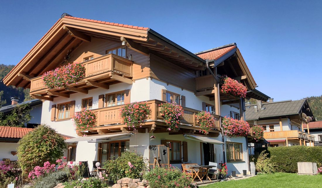 Gästehaus Bergwinkl Süd-/Westansicht