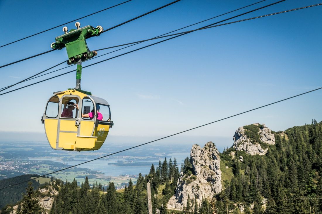 verschiedene Bergbahnen in der Region
