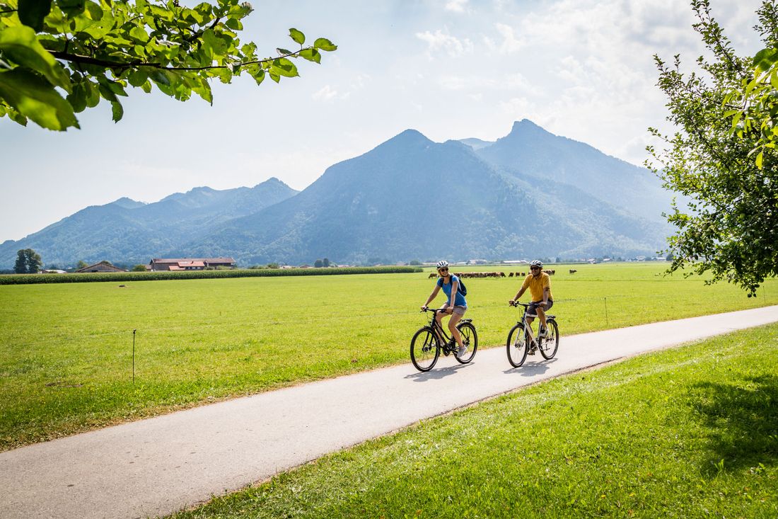 Couple on wheels on the Achental Cycle Path
