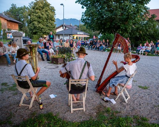 MusikAmDorfbrunnen_HaschtDaweiMusi_Aug24_MG_4012i_WoifeGasser