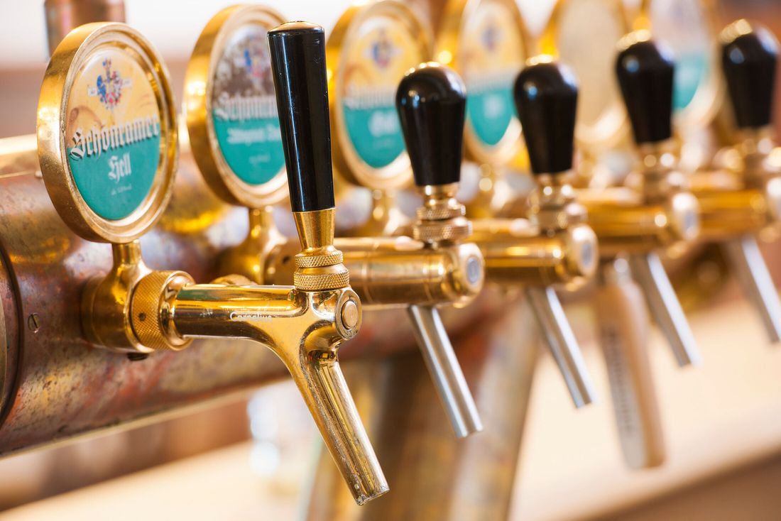 zapfhaehne-im-braeustueberl-schoenram