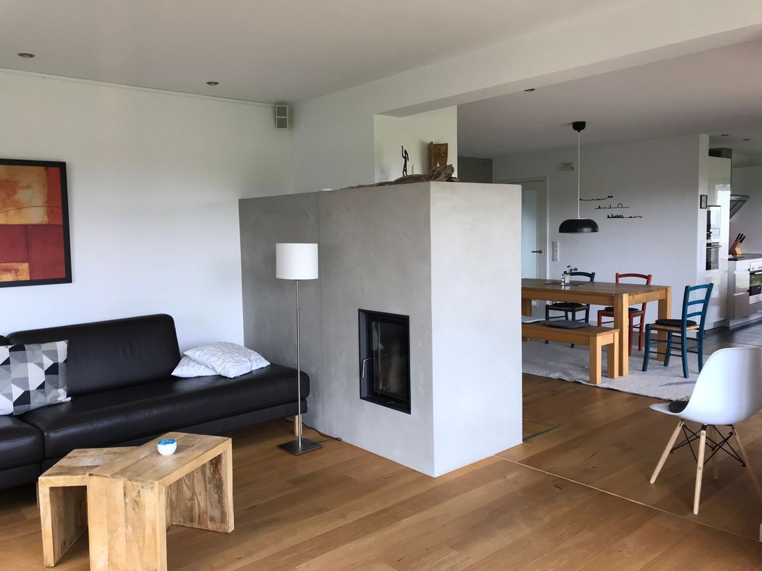 Wohnzimmer mit Blick ins Esszimmer