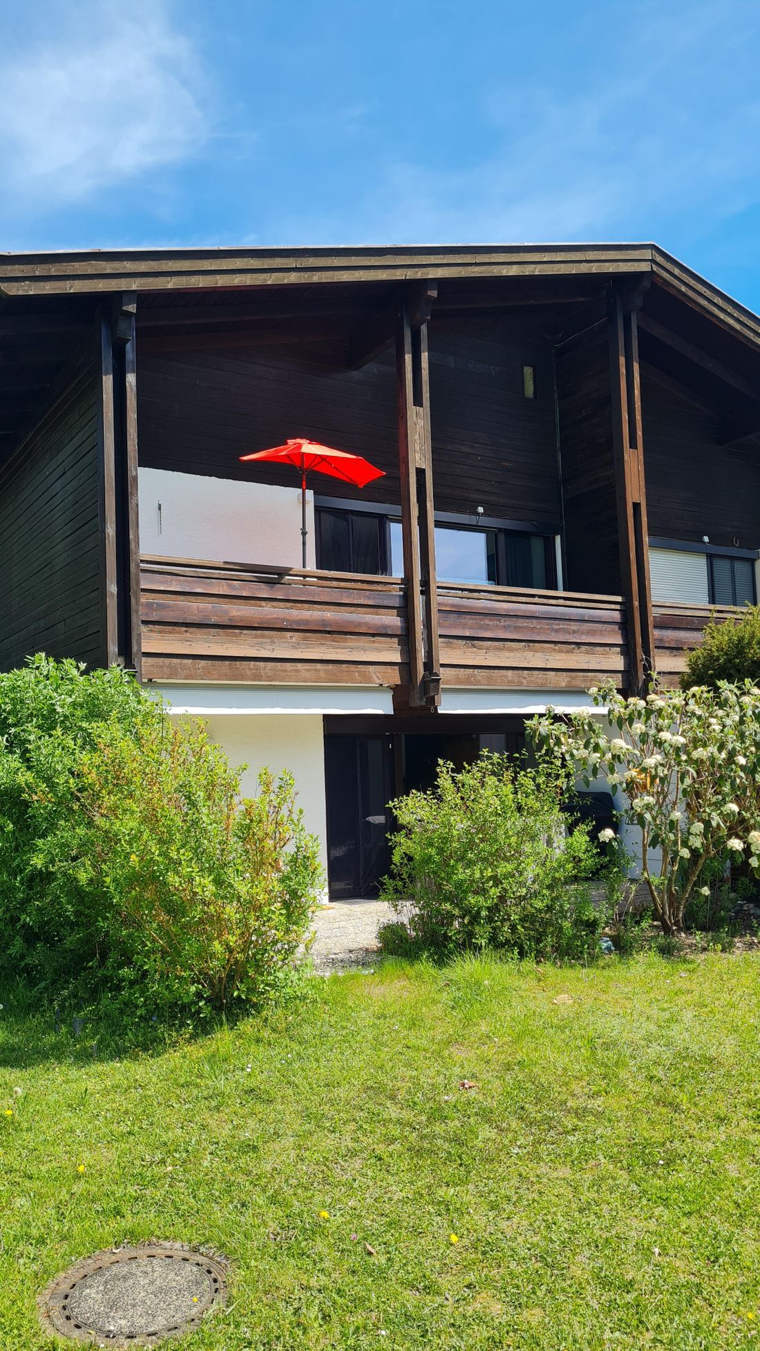 sonniger, großer Südbalkon