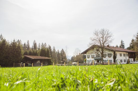 Blick auf das Forsthaus Adlgaß in Inzell