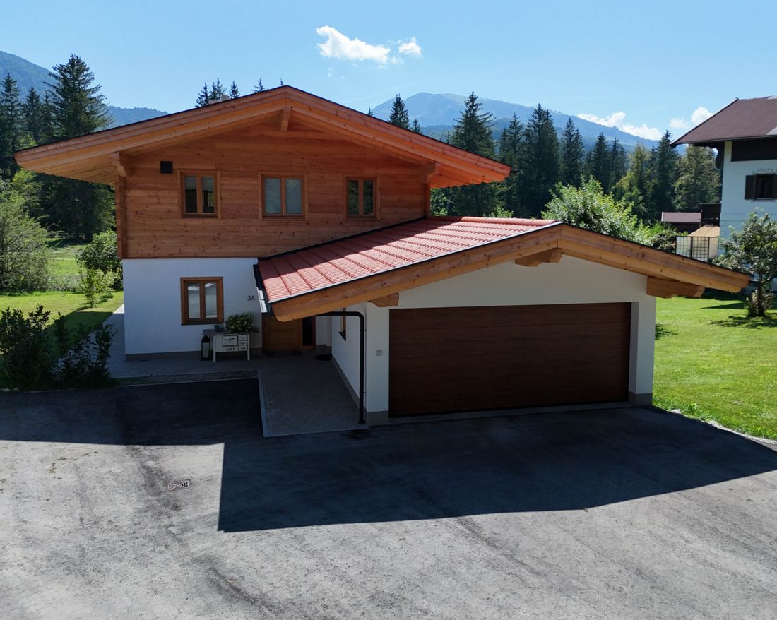 Eingang und Garage