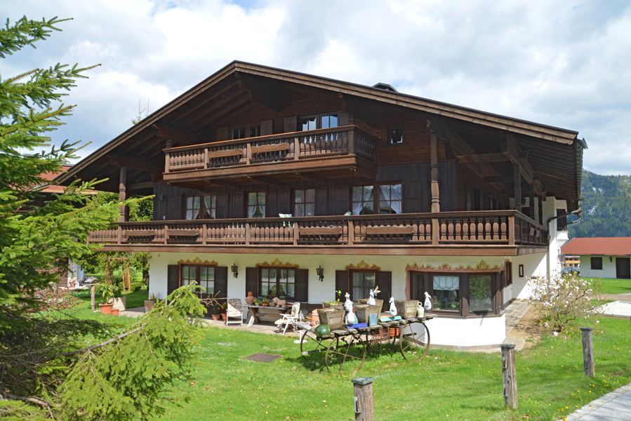 Außenansicht im Sommer