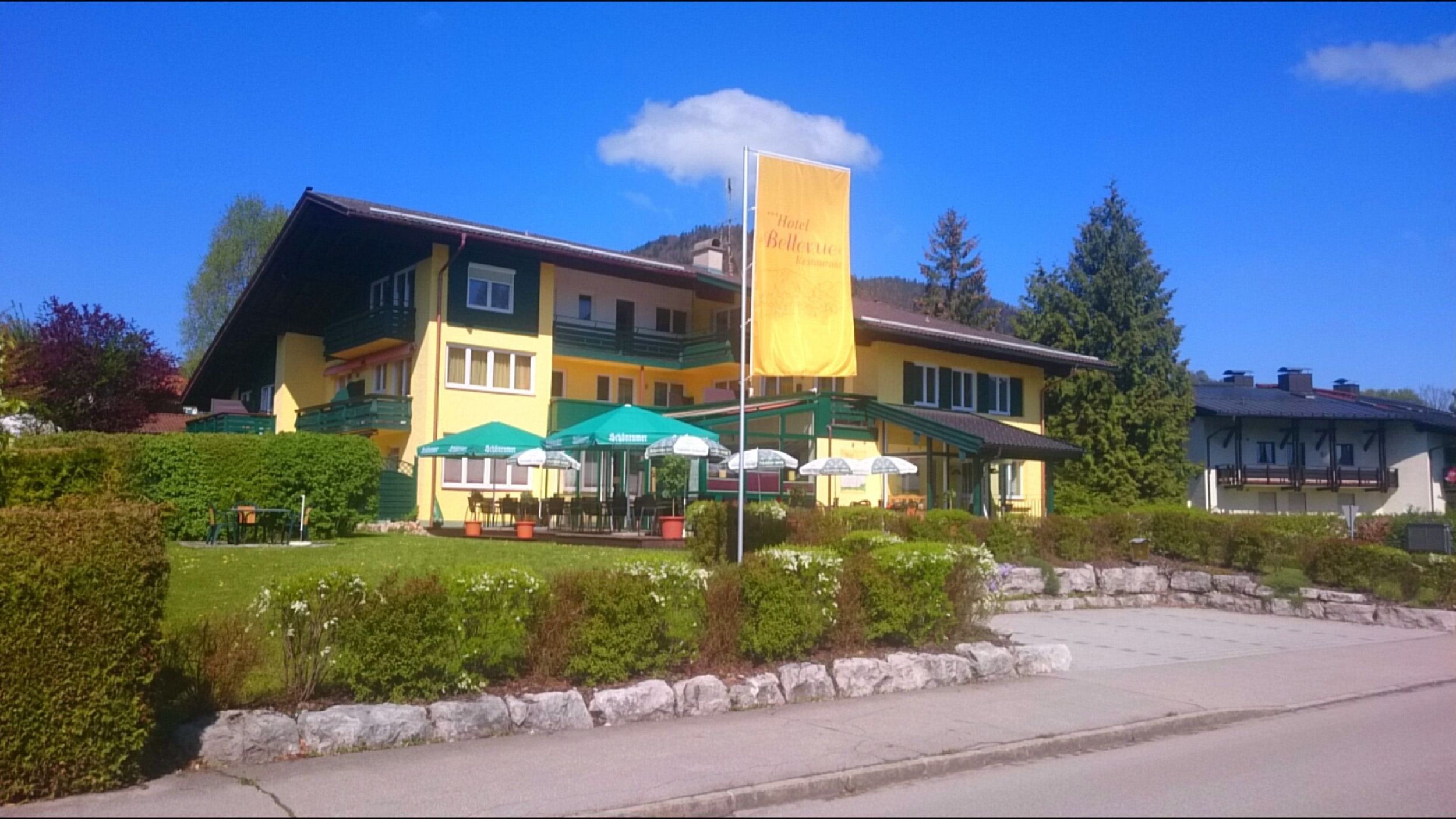Hotel Bellevue mit Garten und Terrasse