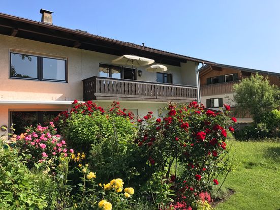 Balkon vom Garten aus gesehen