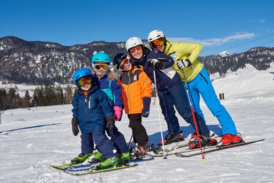 Familie skifahren Benzeck Familie497 © Markus Schmuck