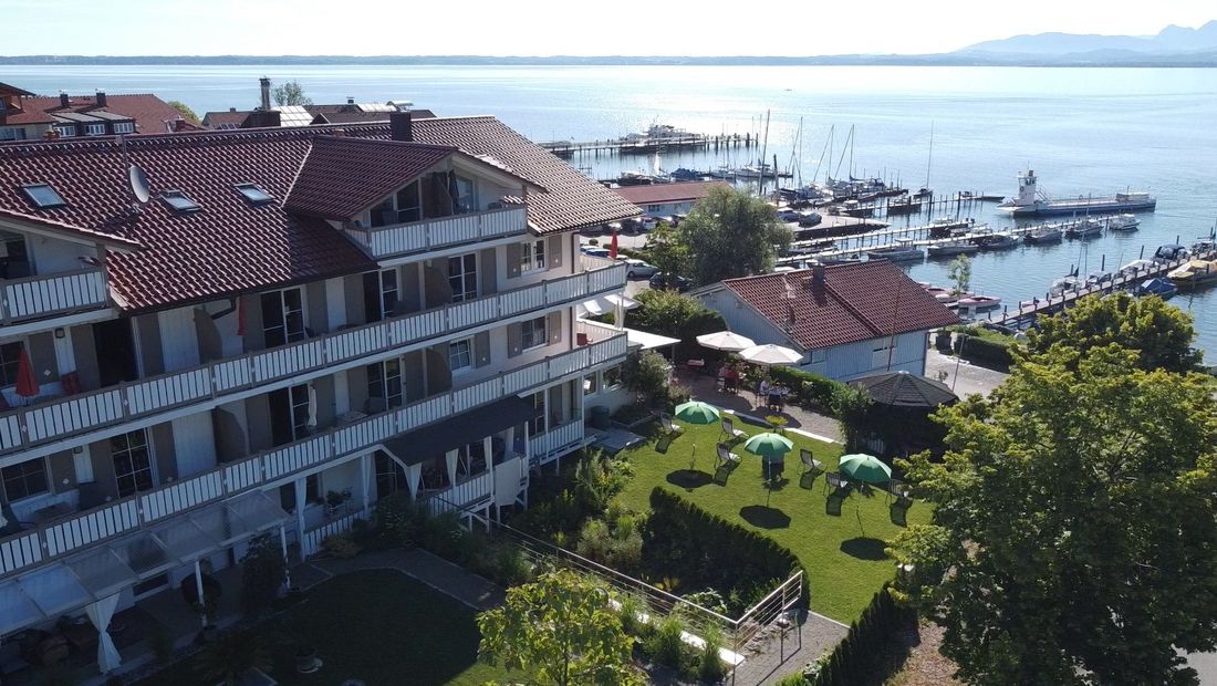 Blick vom Haus zum Hafen