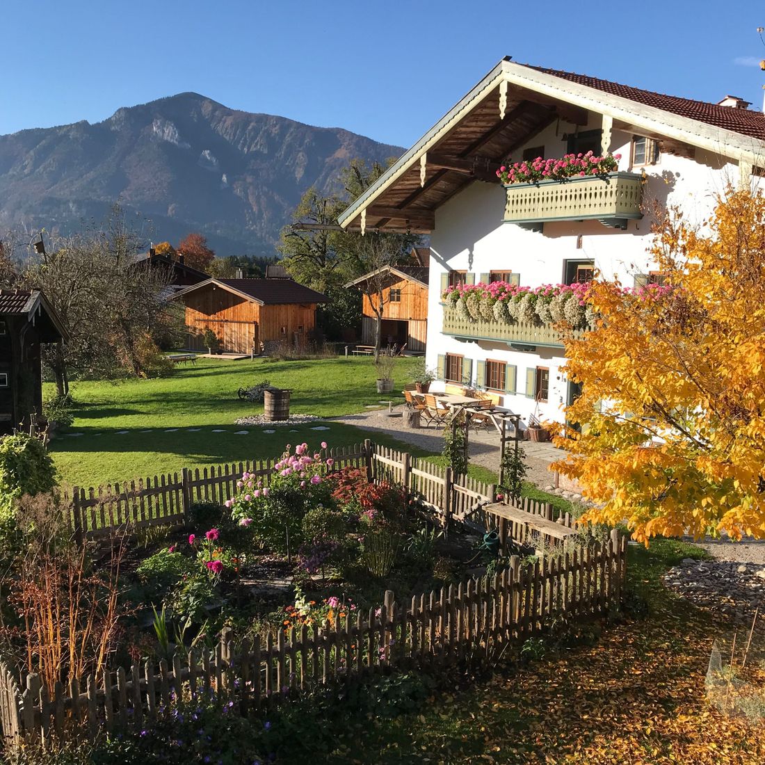 Der Lohei-Hof mit den Chalets