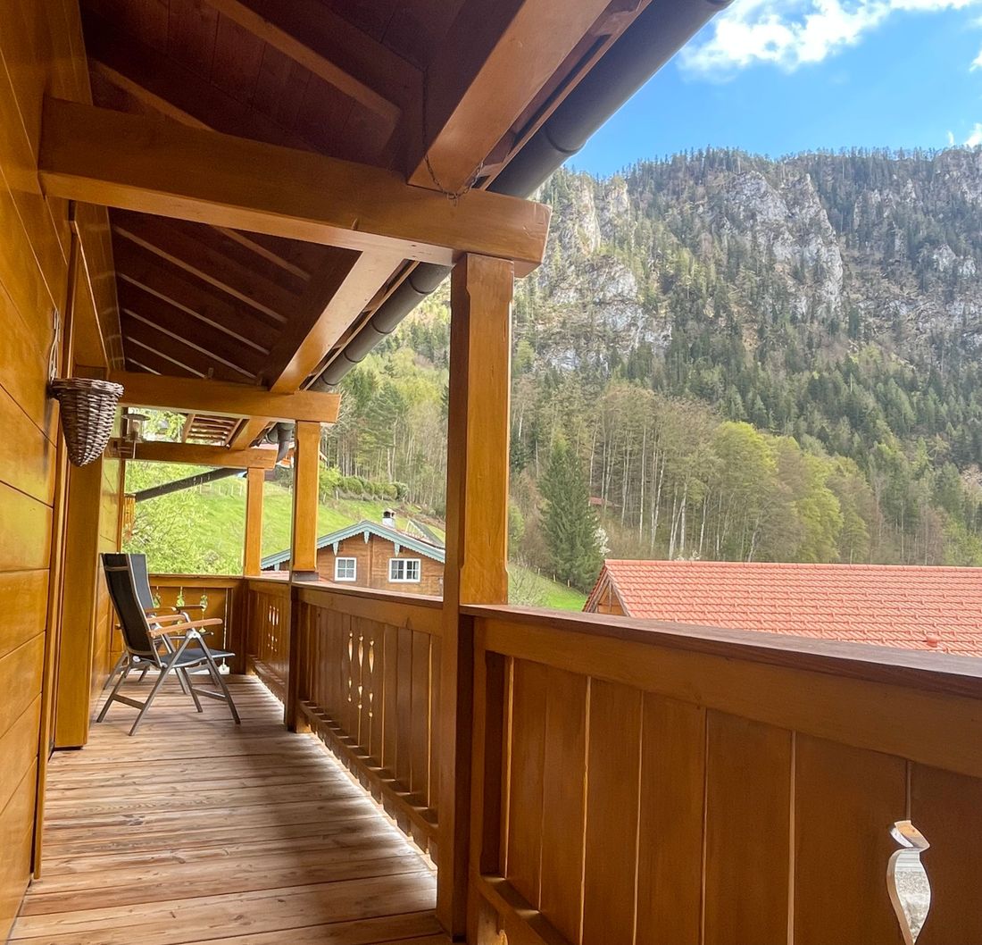 Südbalkon mit Bergblick
