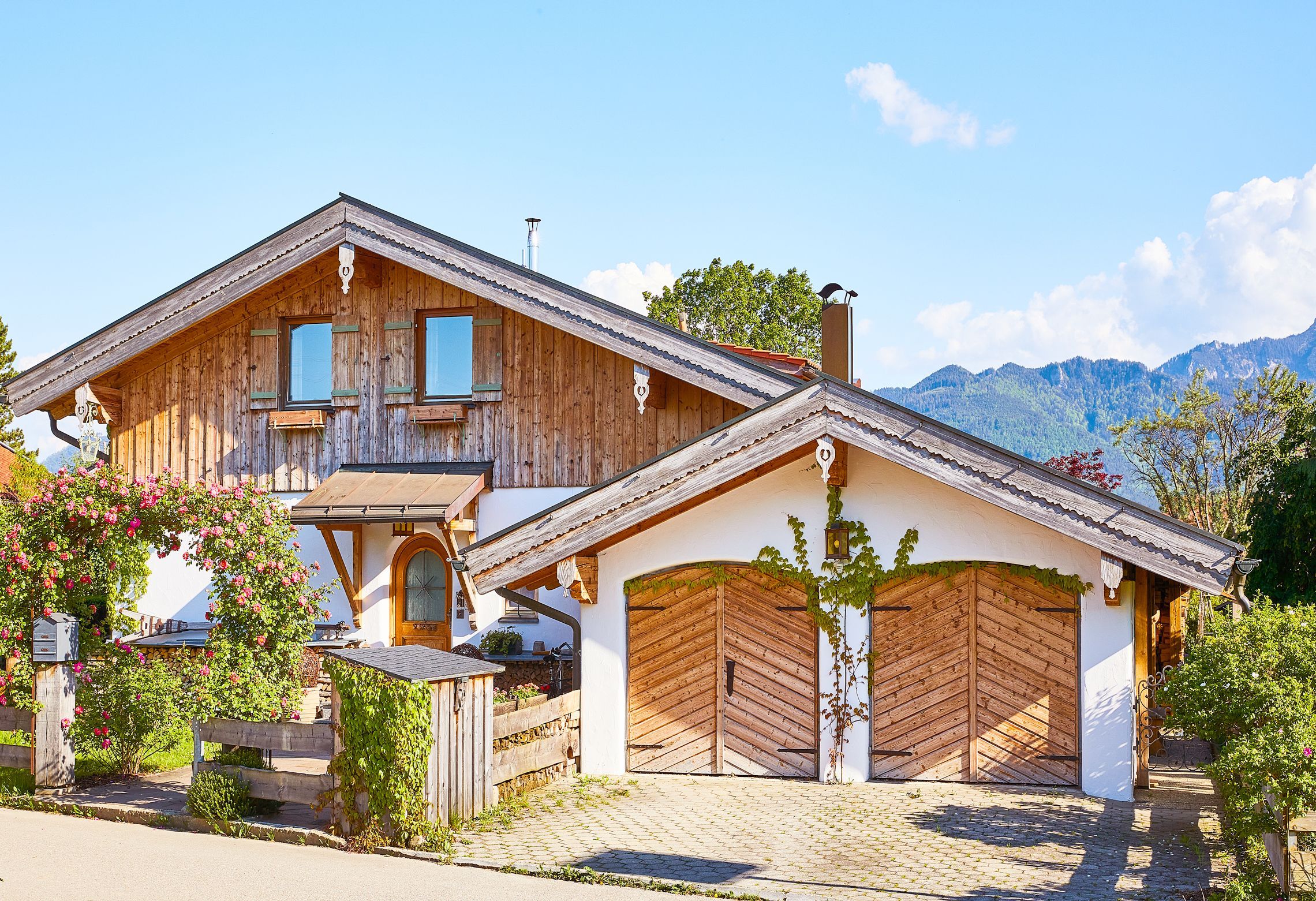 Aussenansicht - Hausberge im HIntergrund