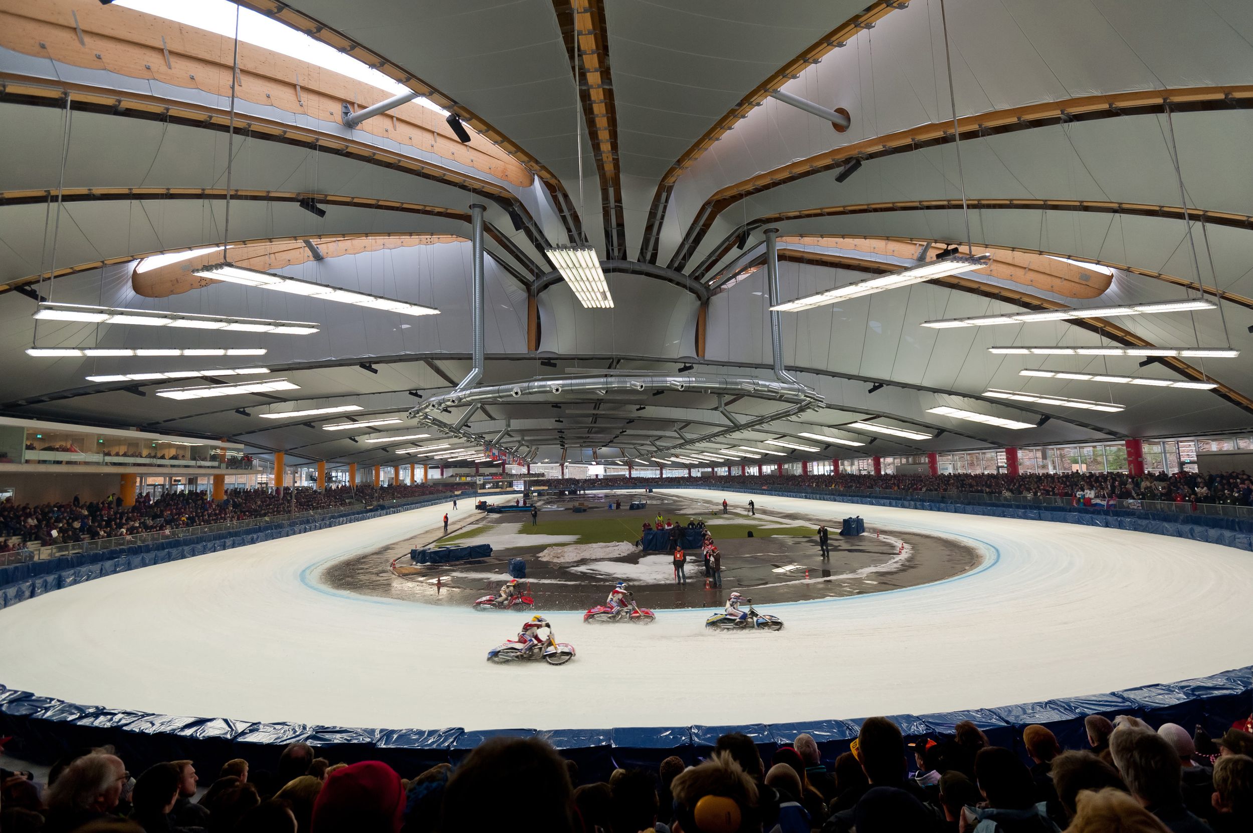 inzell-winter-max-aicher-arena-action-rennen