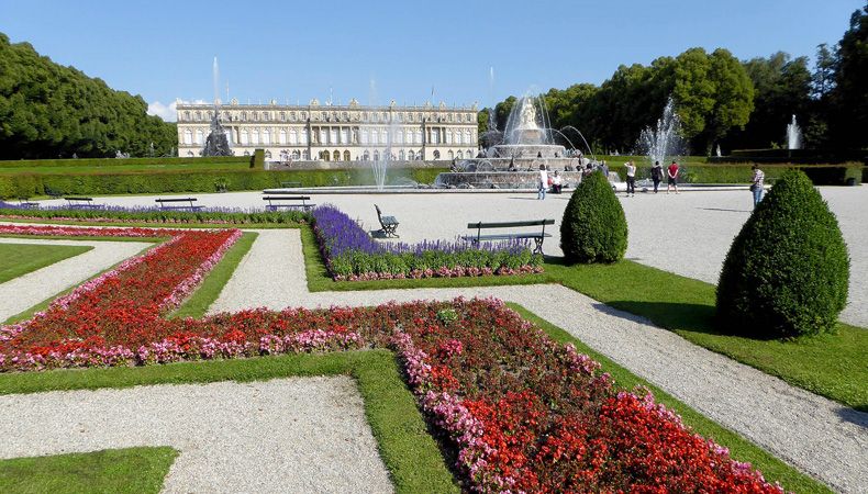 Schloß Herrenchiemsee, 20 km entfernt