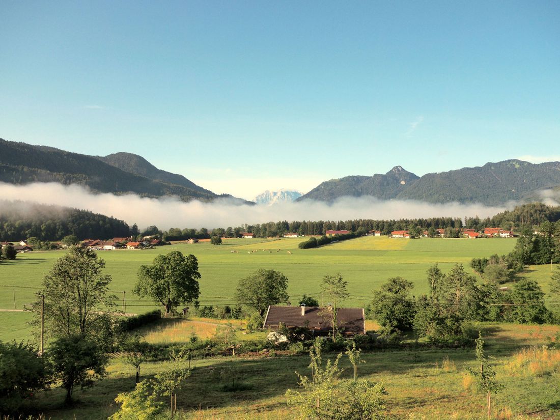 Blick vom Haus zum wilden Kaiser im Morgenlicht
