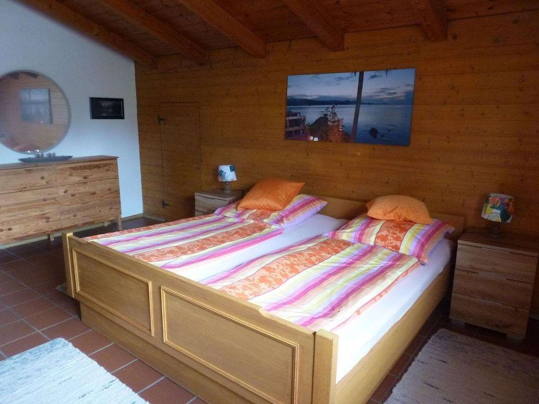 Schlafzimmer 1