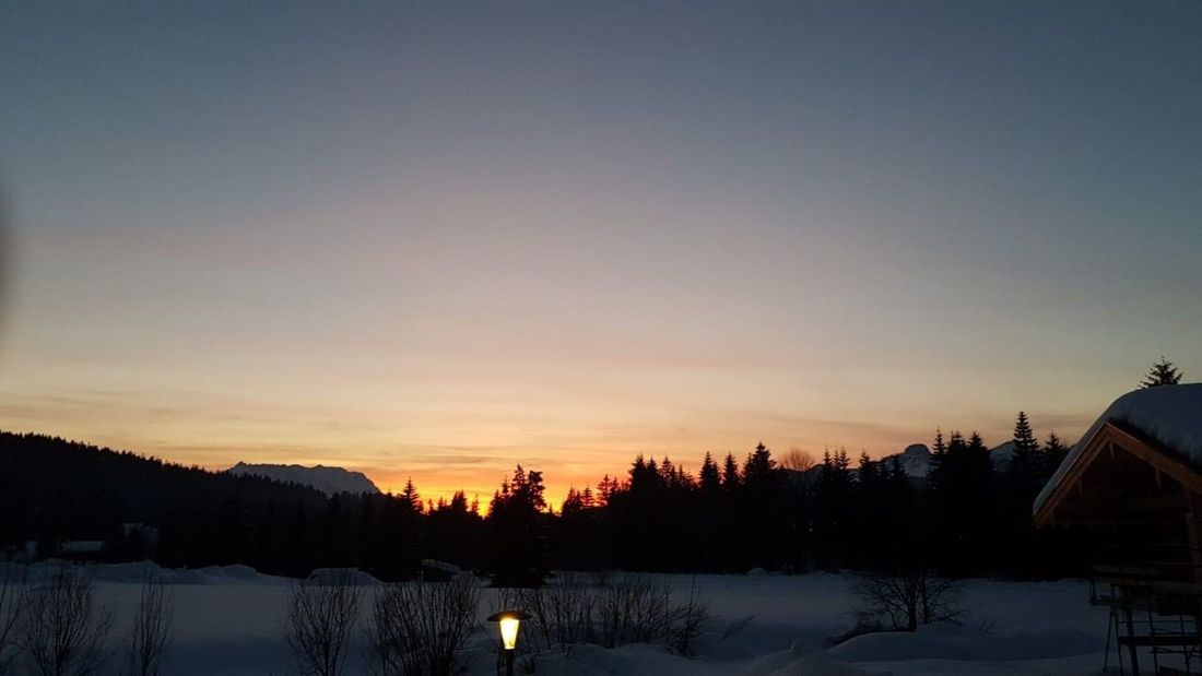 Sonnenuntergang am Chalet Lofer