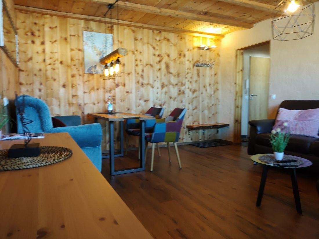 Zirbenholz Wohnzimmer in Modernen Hütten Still.