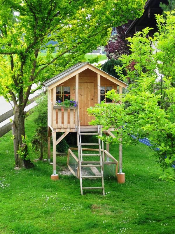 Spielhaus mit Garten