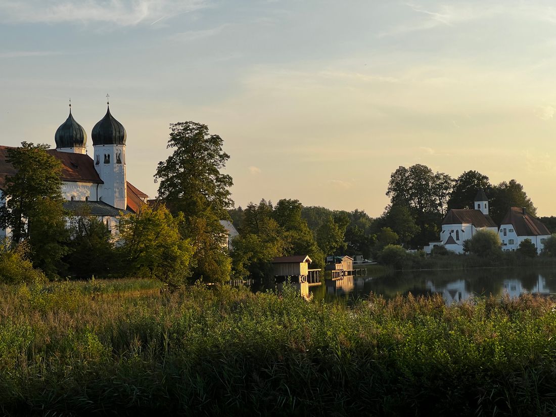 Klosterseeon im Abendlicht