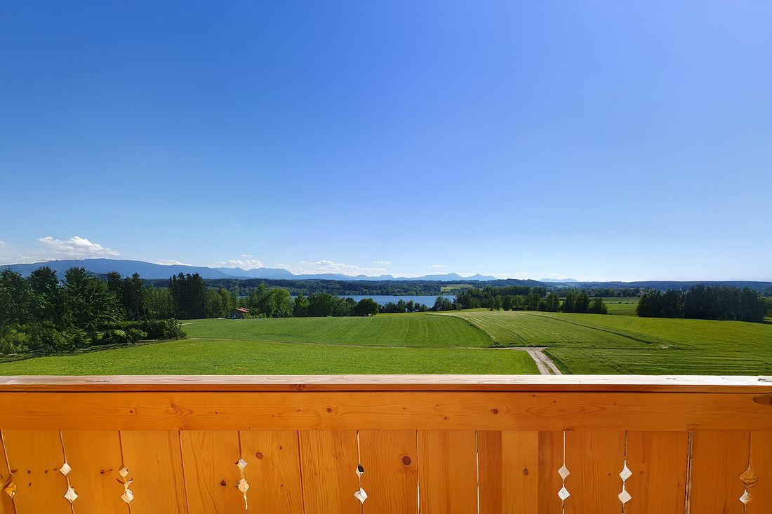Blick vom Balkon auf den Waginger See