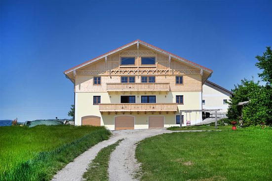 Blick auf die Ferienwohnungen vom Stadlerhof
