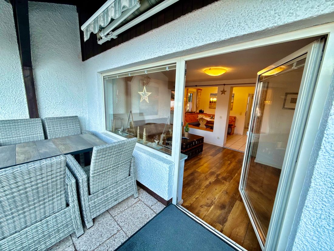 Terrasse mit Gartenmöbel