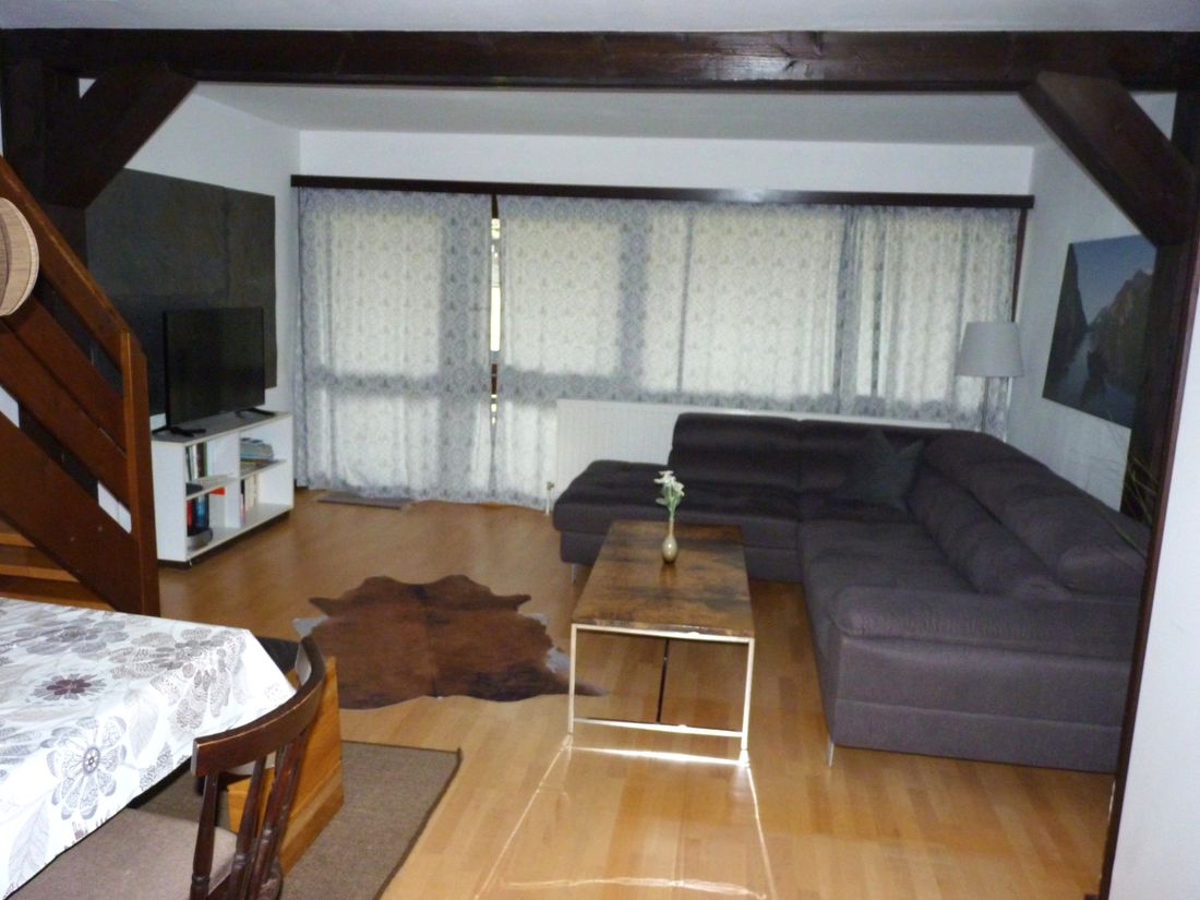 Wohn/Esszimmer mit Zugang zum Balkon Richtung Süden