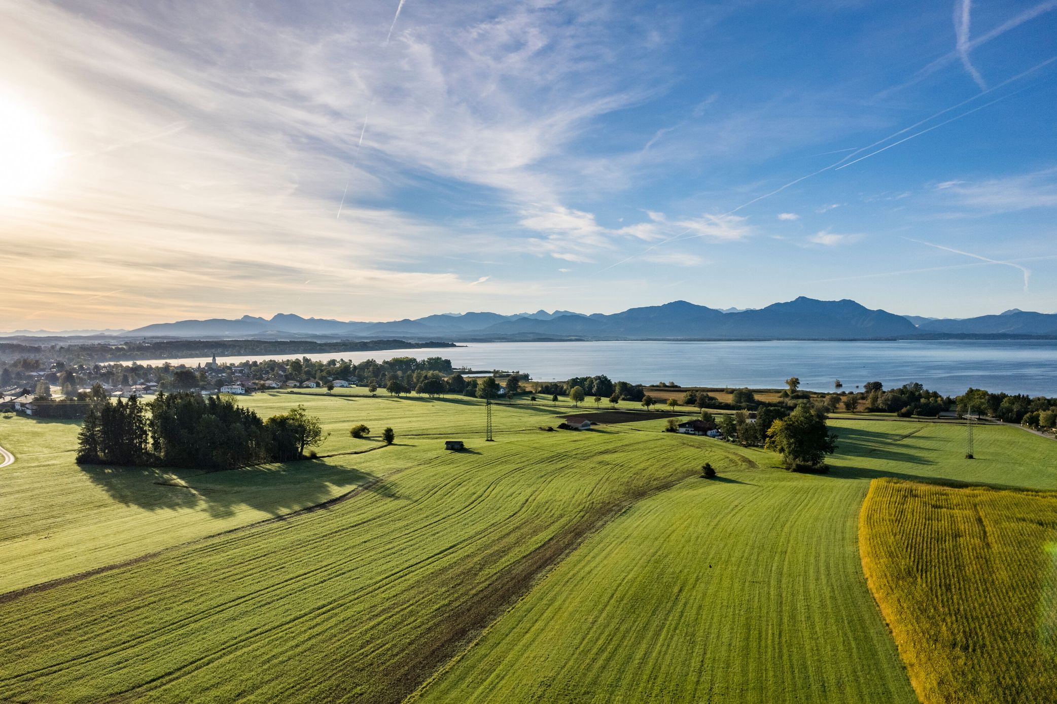 Chiemsee mit Bergblick
