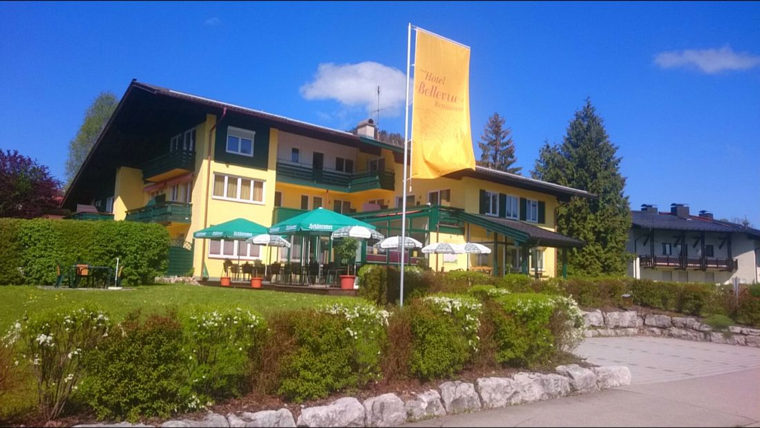 Parkplätze mit Restaurant