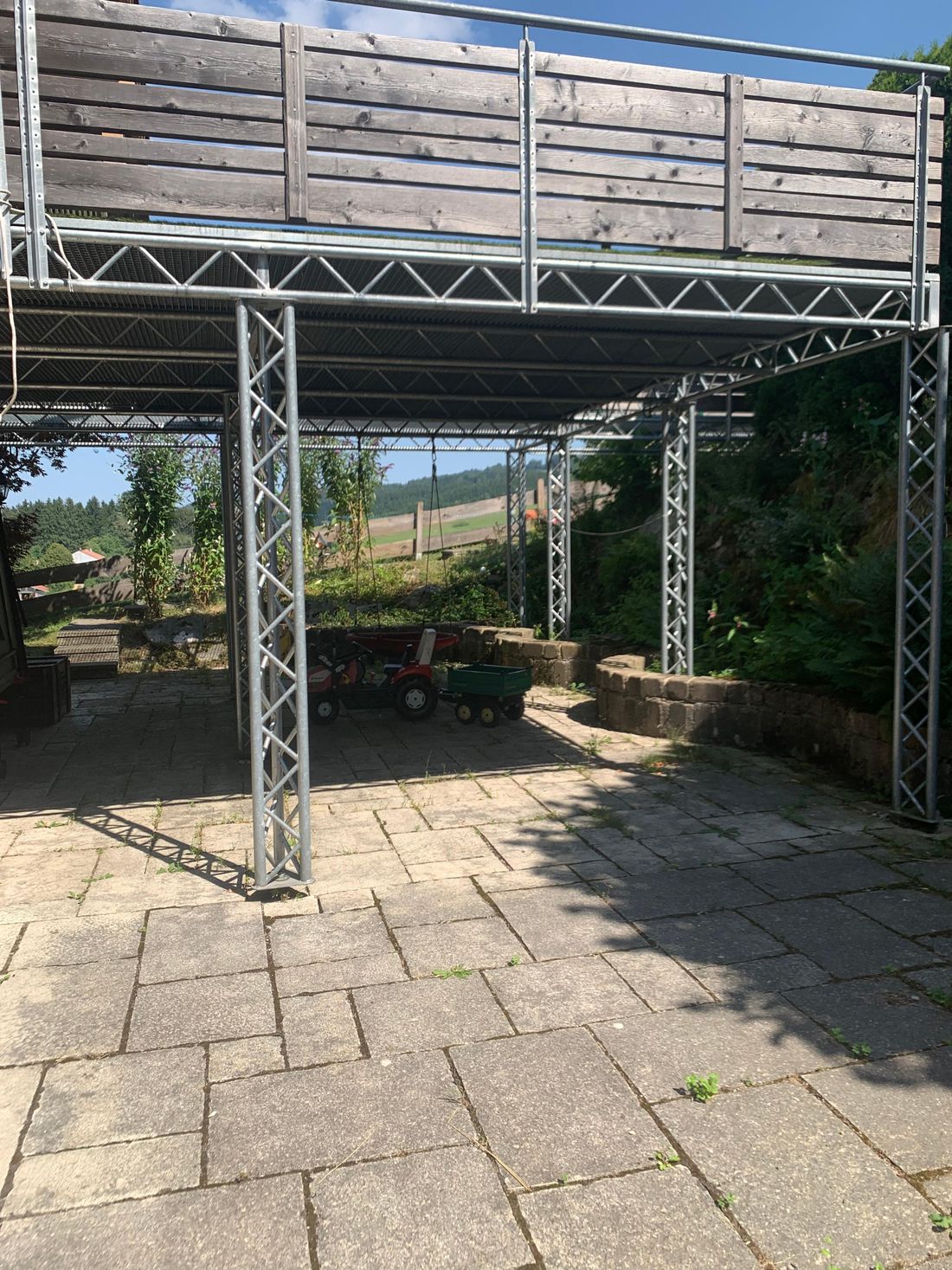Überdachte Südterrasse