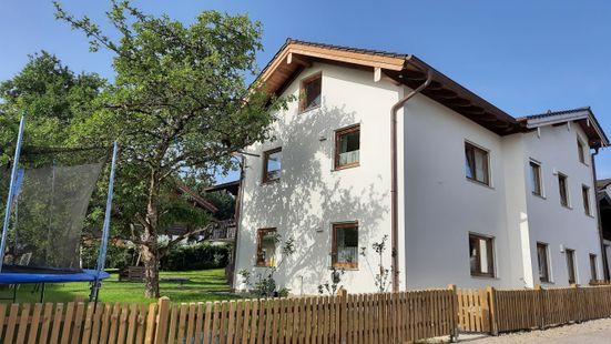 Hausansicht Ferienwohnungen Herbst