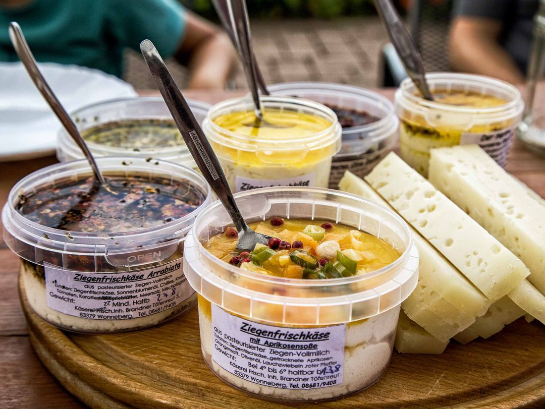 Bei der Ziegenkäserei