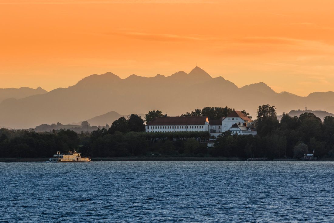 Augustiner-Chorherrenstift bei Sonnenaufgang