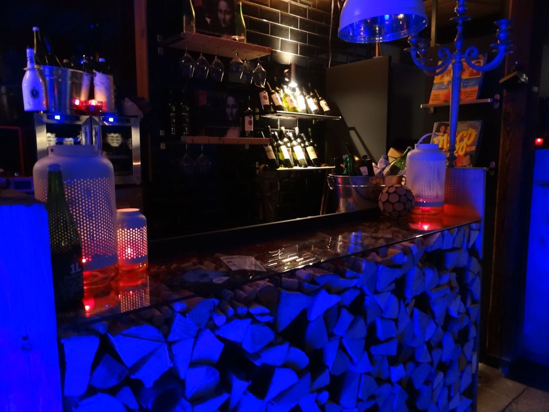 bar