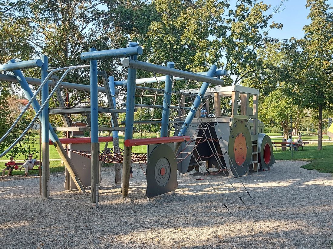 Erlebnisspielplatz im Kurpark Waging