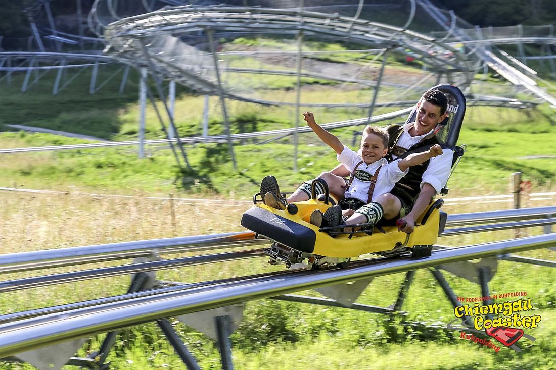 Chiemgau Coaster_Rodelspaß Lederhose